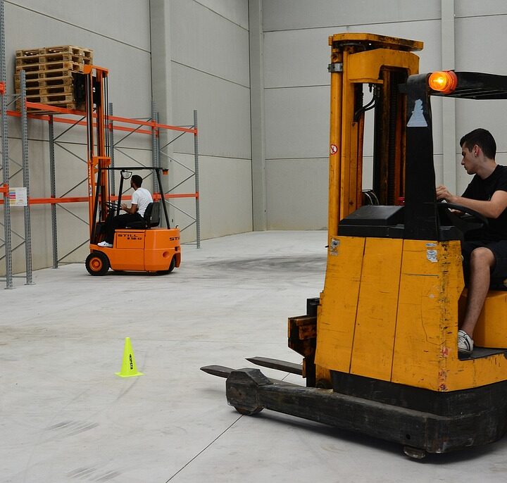 Na jakie sprawy należy zwrócić uwagę przy wyborze przemysłowych zasłon